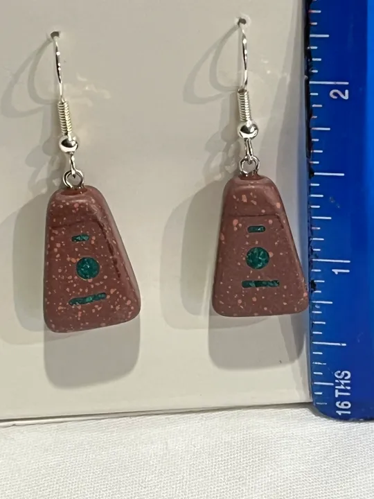 Spotted Catlinite Earrings w/ Malachite Inlay